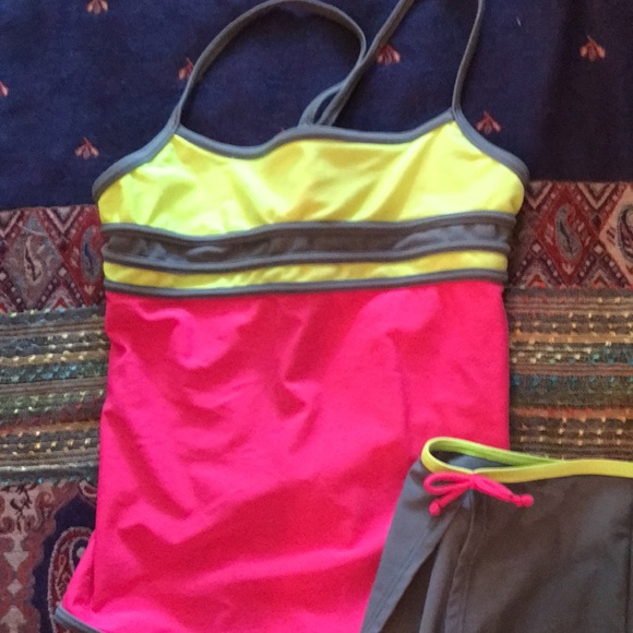 Girl’s One Piece Bathing Suit With Additional Wrap Skirt- by Malibu- Size 18 1/2 - Picture 2 of 10